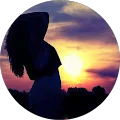 Person vor einem Sonnenuntergang