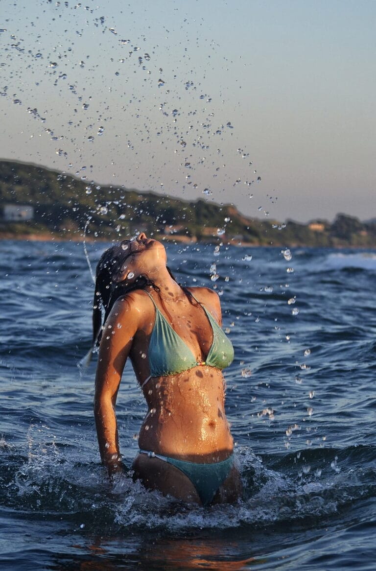 Frau im Bikini