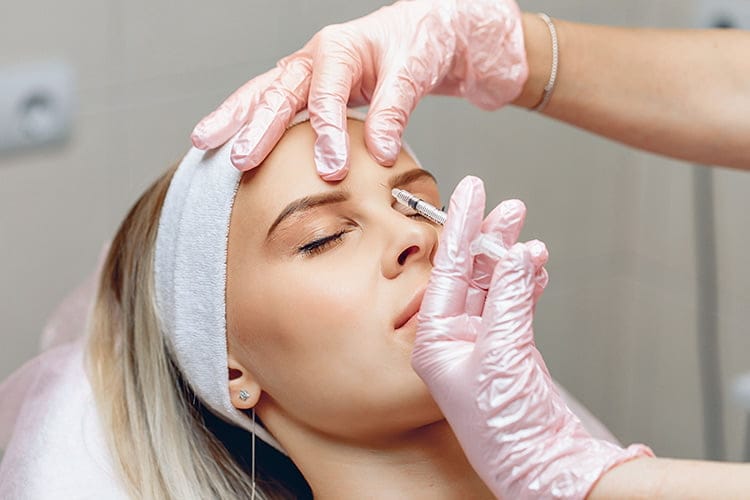 Bild zeigt Behandlung Augen Botox