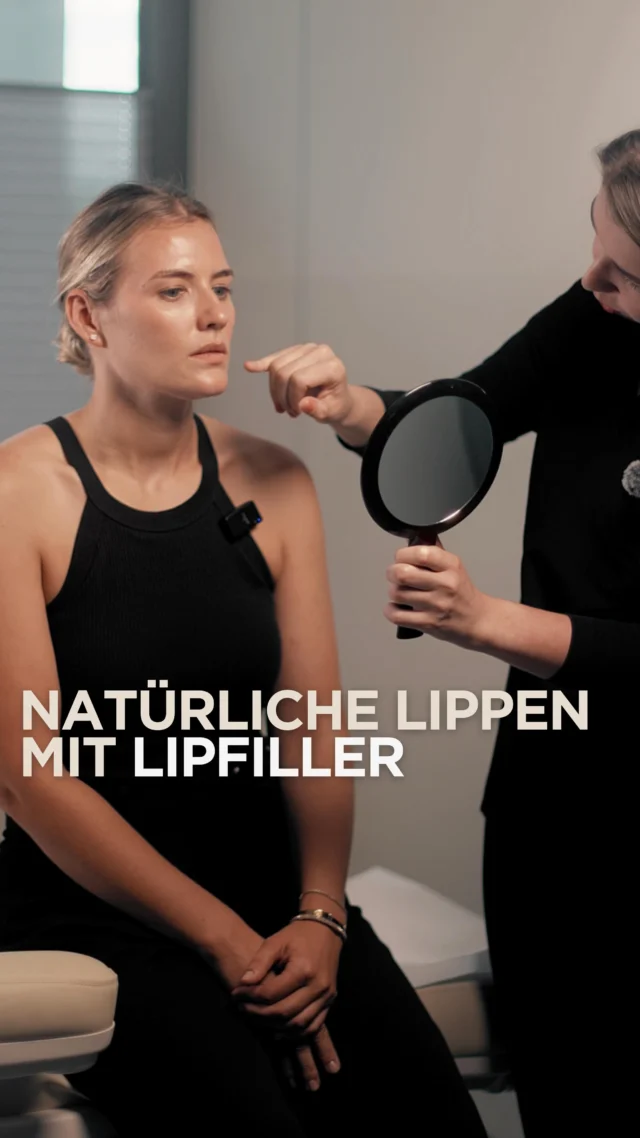 Mehr Volumen oder einfach nur eine schönere Kontur? 💋✨

Bei Pia geht es heute nicht darum, ihre Lippen komplett zu verändern – sondern ihre natürliche Lippenform gezielt zu betonen.

Sie wünscht sich etwas mehr Fülle, eine definiertere Lippenkontur und einen harmonischeren Rand. Da sie von Natur aus bereits einen schönen Amorbogen und gutes Lippenvolumen hat, liegt der Fokus auf einer dezenten Veränderung. 🤍

Hyaluronsäure kann dabei nicht nur Volumen geben, sondern durch ihre wasserbindenden Eigenschaften auch zu einem hydratisierteren Erscheinungsbild der Lippen beitragen.

Das Ziel: nicht andere Lippen, sondern deine Lippen – nur etwas definierter. ✨

#Lippenfiller #Lippenkontur #HyaluronFiller #NaturalLips #Schönheit2go